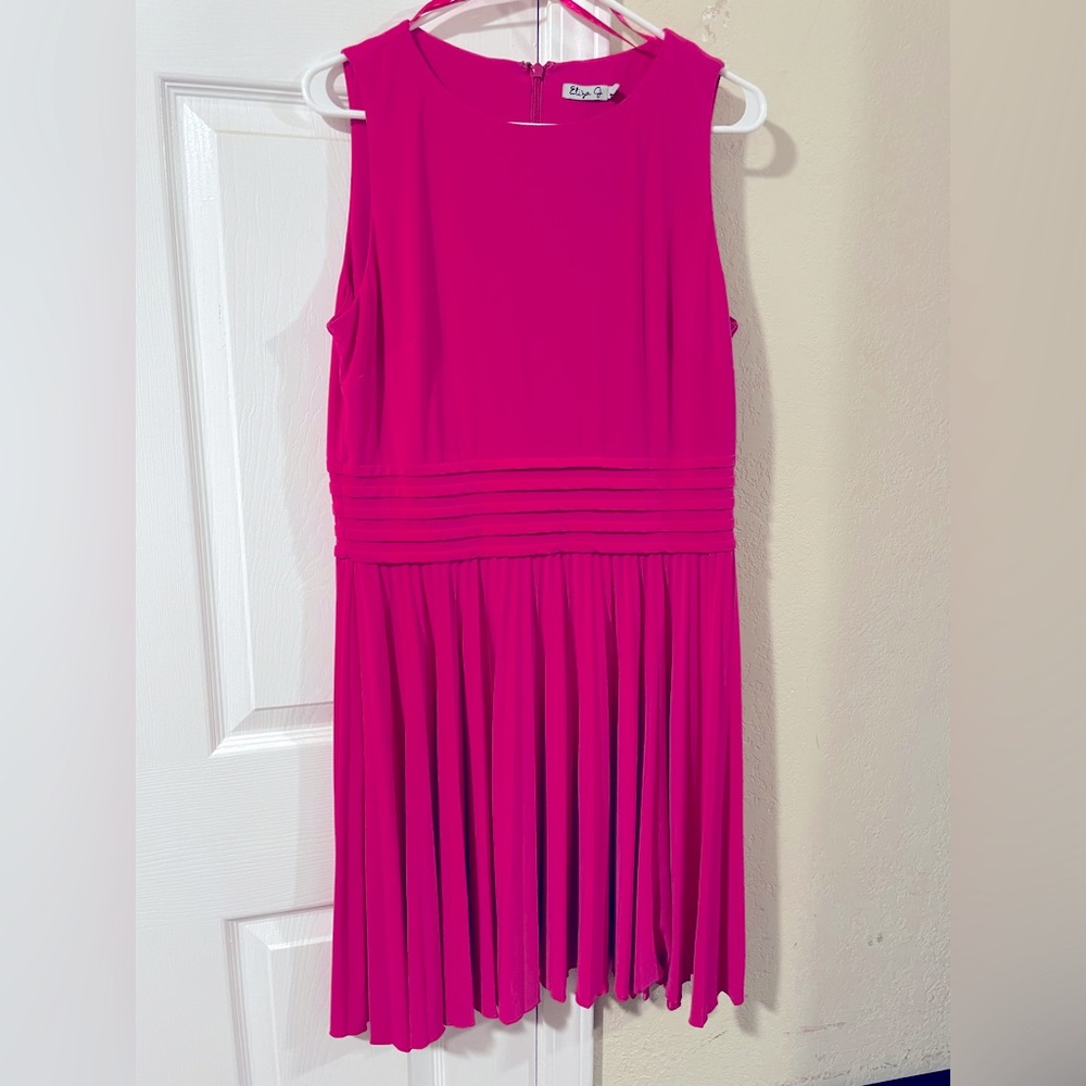 Gorgeous pink dress fit and flare with pleated skirt Size 14